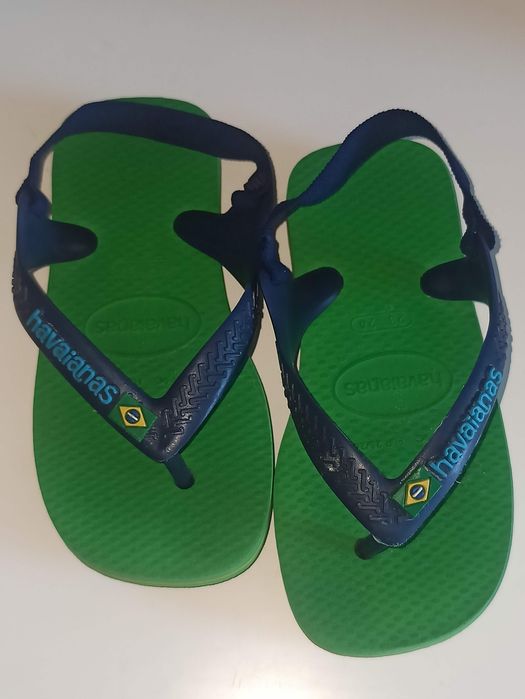 2 pares de calcado n23,5 e 23/24(Nike, havaianas)