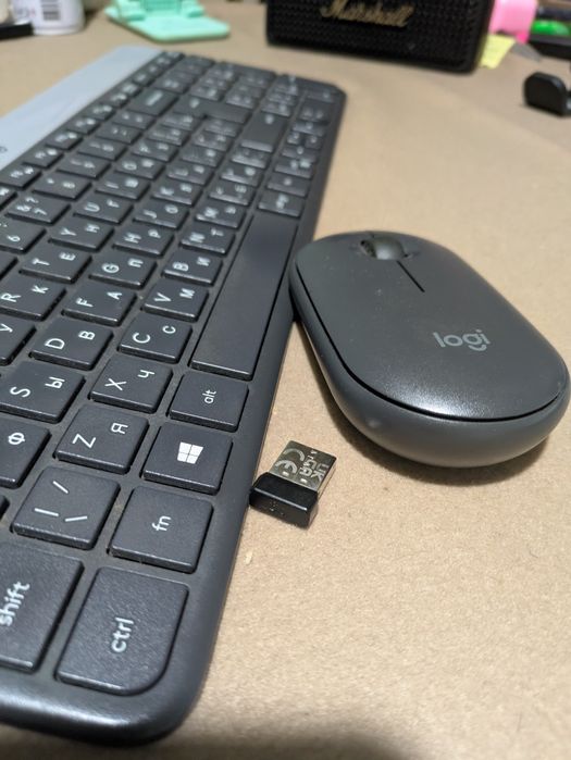 Logitech combo MK470 Бездротова клавіатура та миша з адаптером