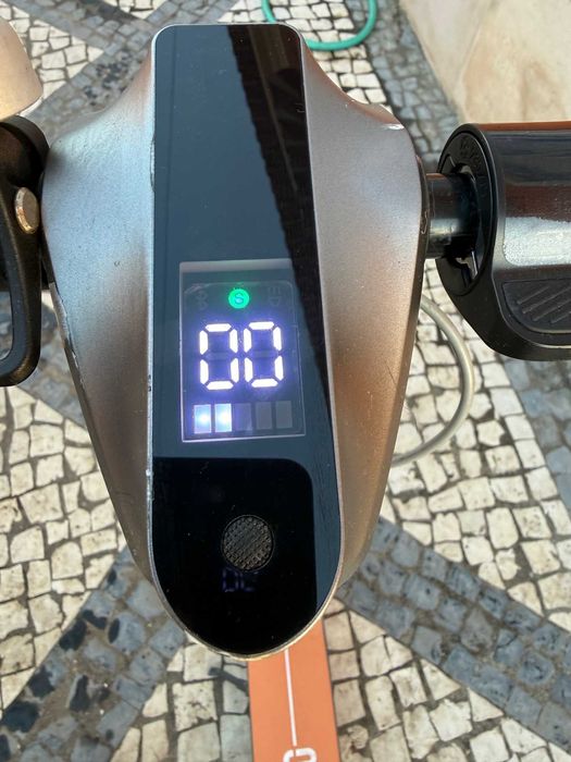Trotinete elétrica Olsson Rino 8,5" com Manual