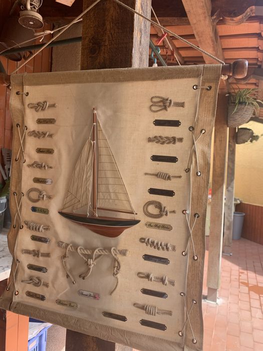 Quadro com barco e nós marinheiro