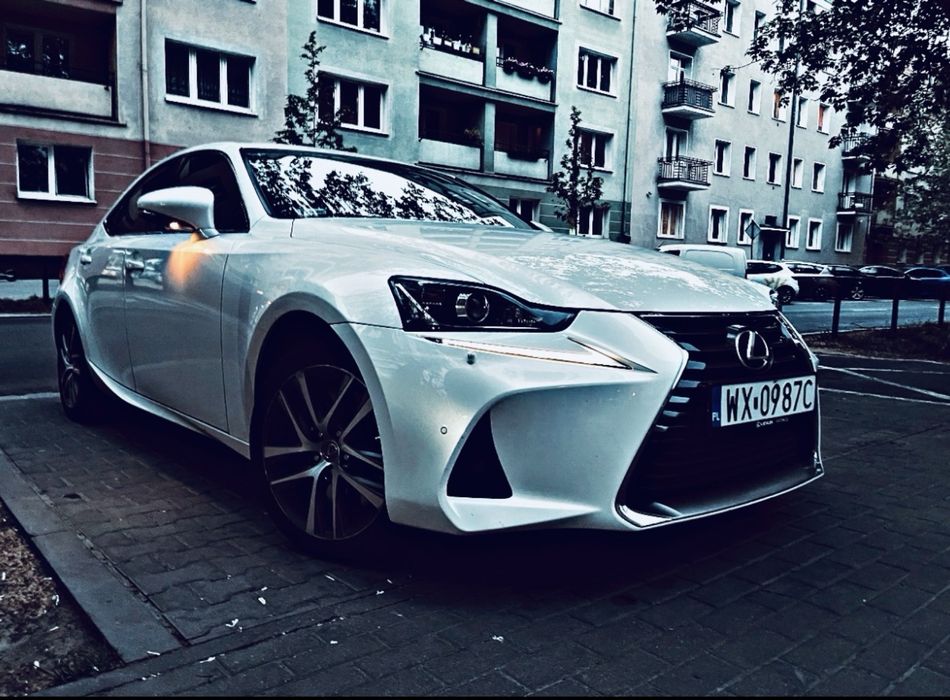 Lexus IS