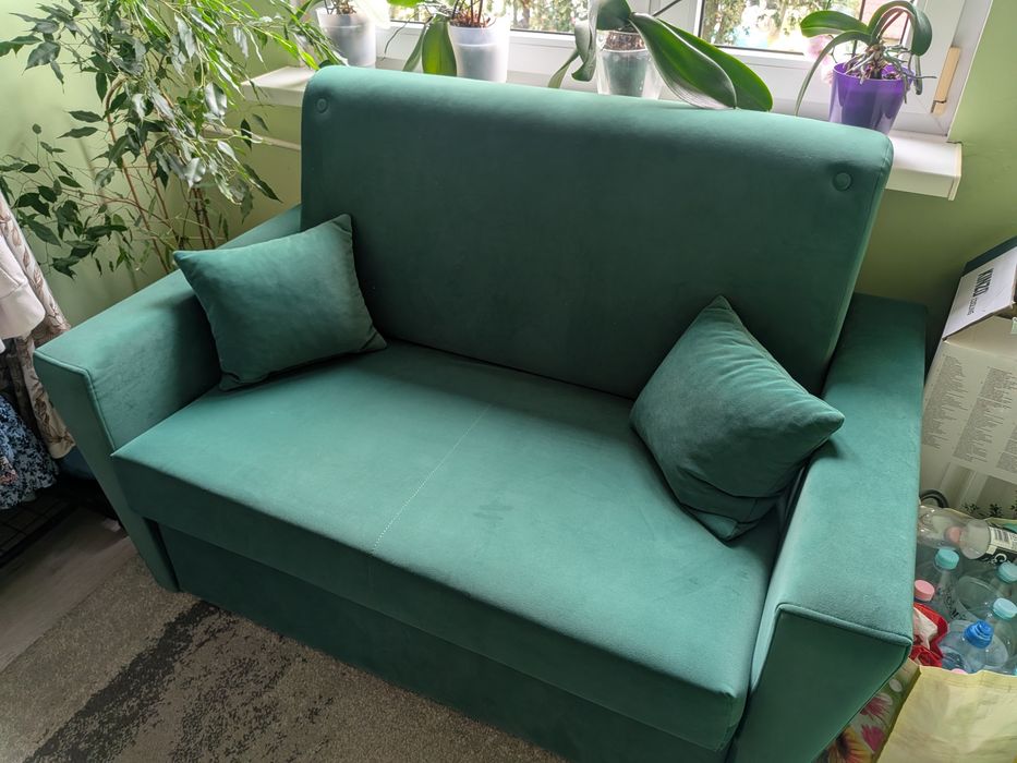 Sofa dwuosobowa z funkcja spania Polecam.