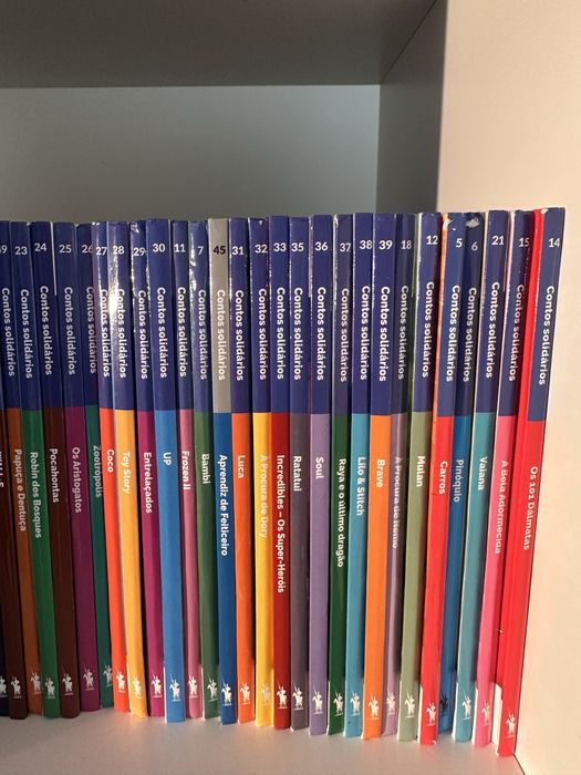 Livros dos contos solidarios disney