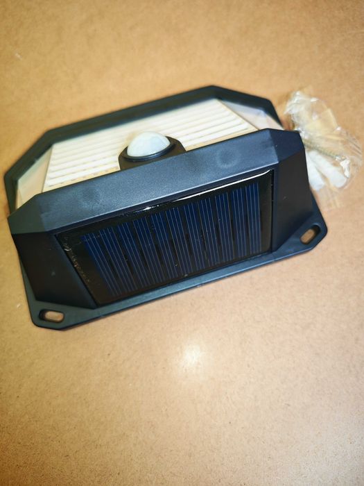 Lâmpada Solar Parede 178 LED com Sensor Movimento – Nova a Estrear