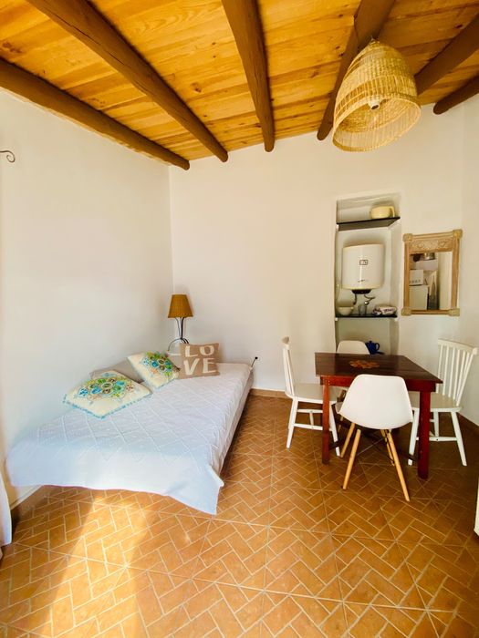 Casa T1 numa vila alentejana, 15 minutos de Mértola, longa duração