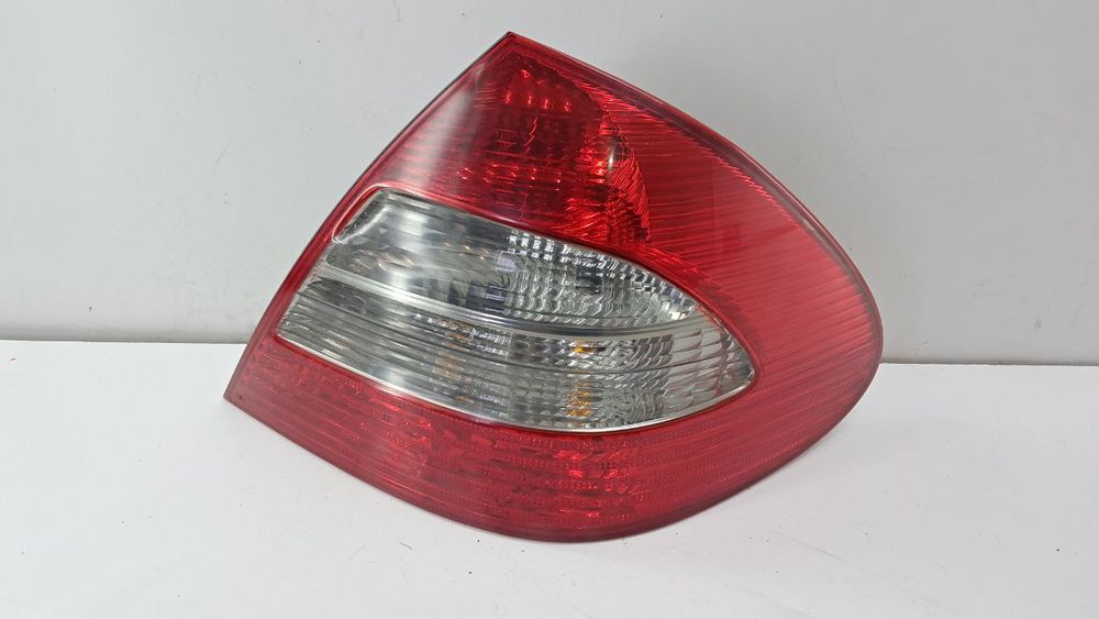 Фонарь задний правый стоп Mercedes W211 2006-2009 A2118202464