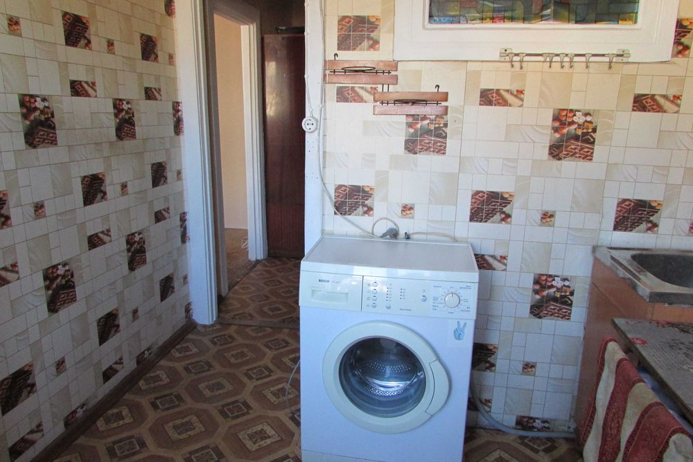 Ст. метро Почайна.  вул. Троїцько-Кирилівська 14