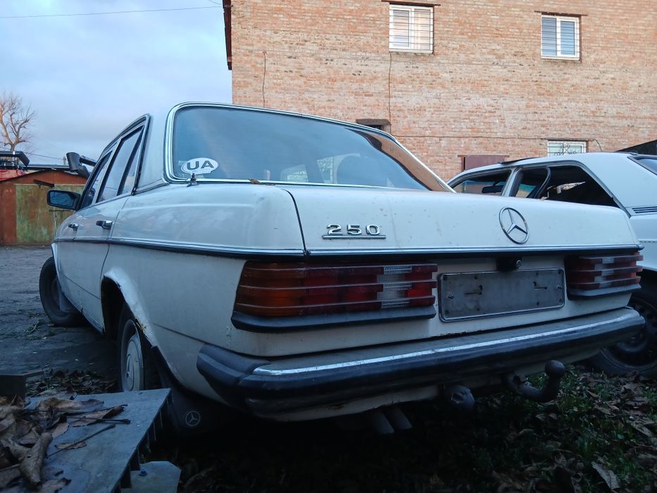 W123 2.5b Mercedes