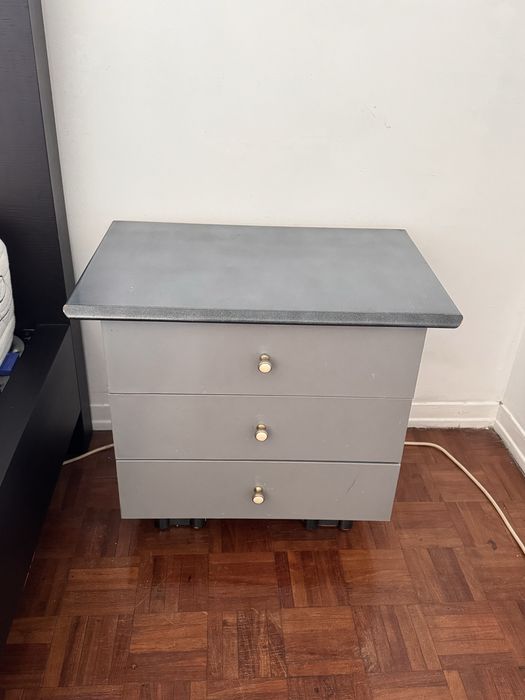 Cómoda e mesas de cabeceira