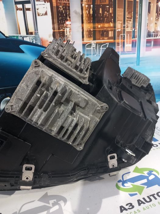 Ótica direita Mercedes W205