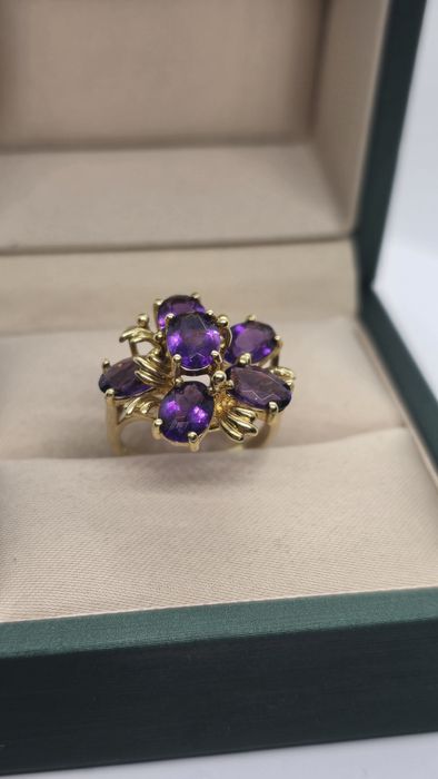 Zloty pierscioneo z ametystami
