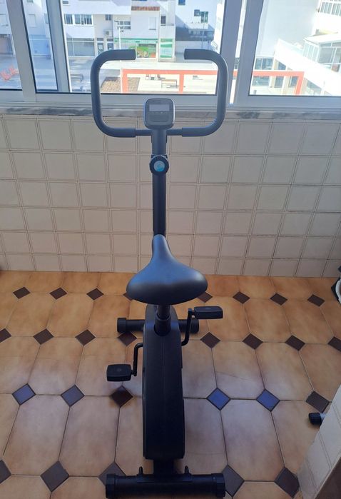 Bicicleta Estática ESSENTIAL 03