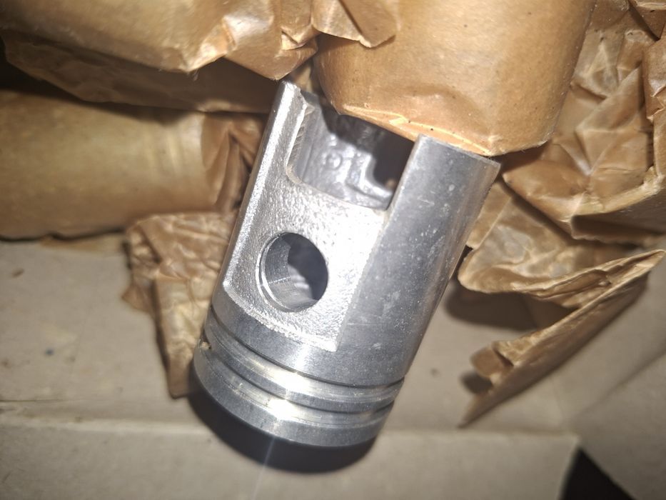 Nowe z epoki prl tloki 1 szlif silnika romet motorynka komar ogar kade