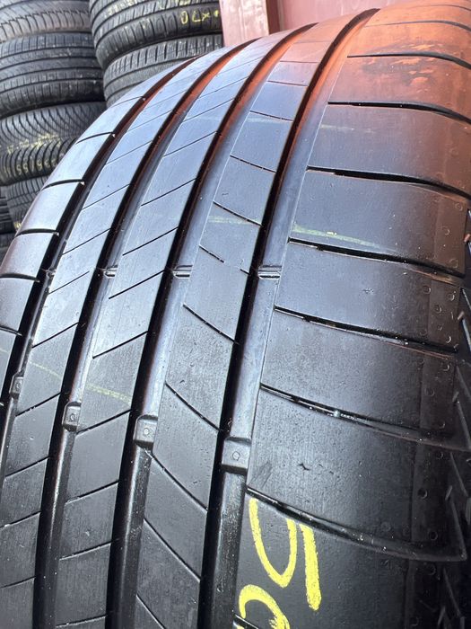 Opony Bridgestone 255/40/21 para