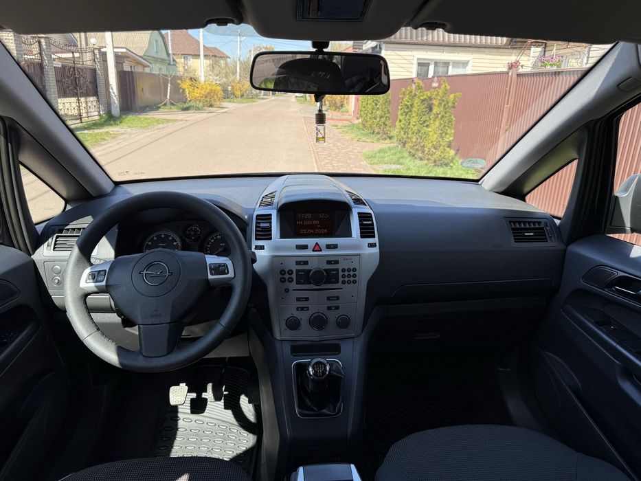 Opel Zafira з Німеччини Розмитнена 7 місць