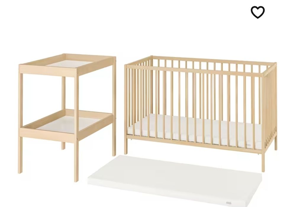 Berço com colchão e trocador