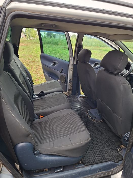 Автомобіль volkswagen sharan 2000року