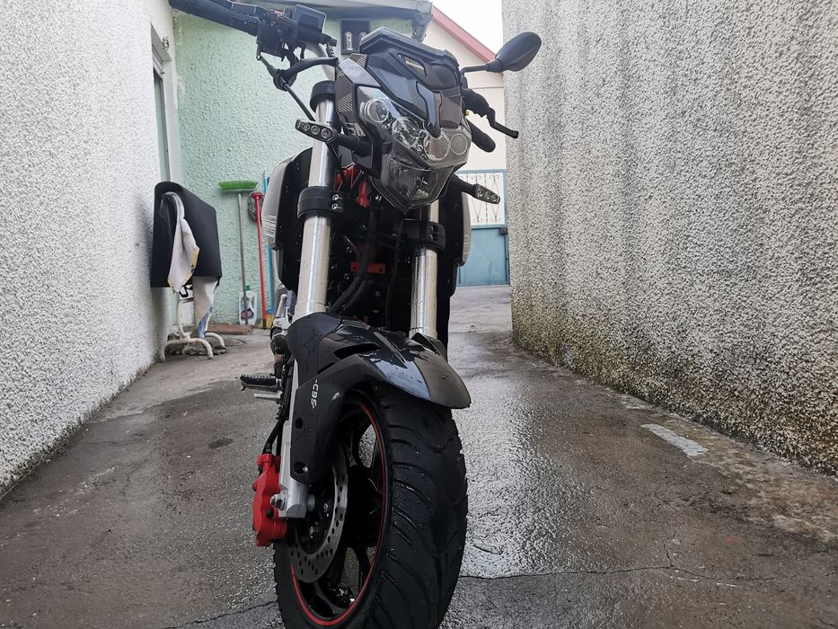 Vendo/troco Benelli TNT 125 (250CC)