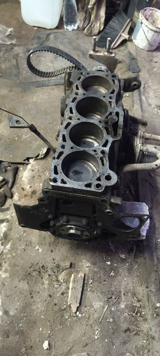 ДВС Mazda 626GD двигатель мотор двигун КПП стартер коленвал