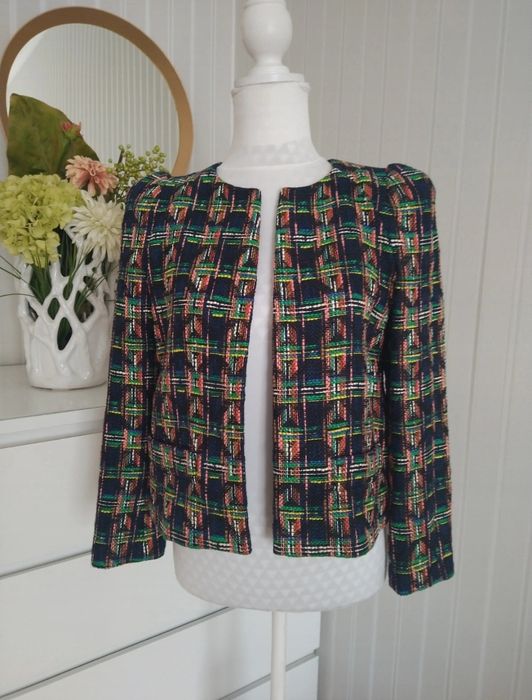 Blazer Zara corte Chanel