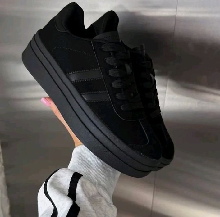 Жіночі  кросівки  39 розміру