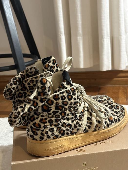Ténis Adidas Jeremy Scott Leopard c/ caudas
