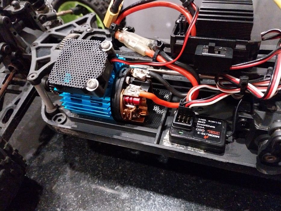 Carro rc 1:10 VRX motor com escovas.