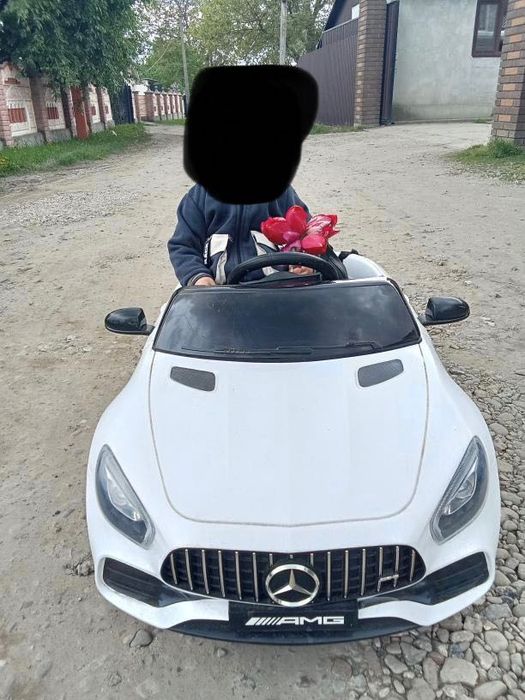 Дитячий автомобіль