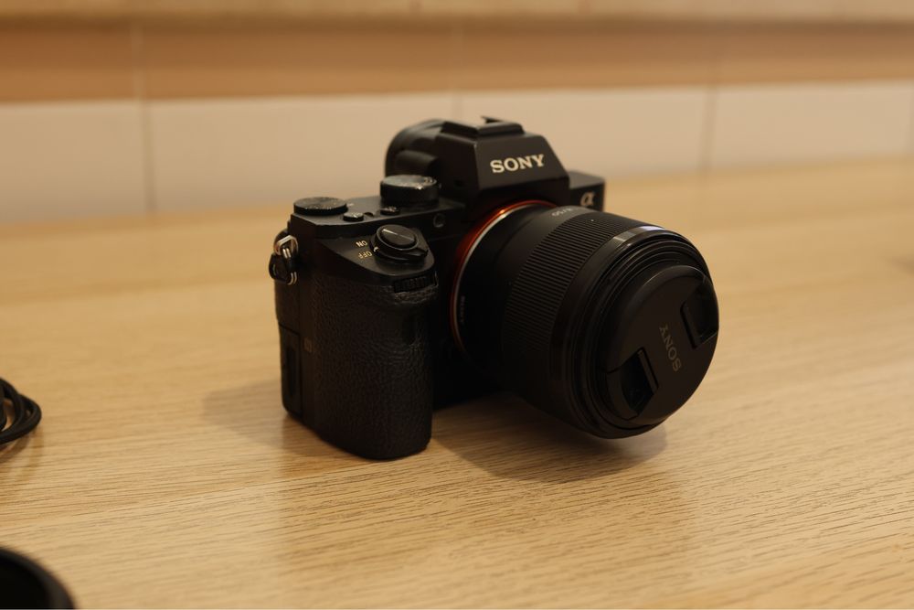 Sony a7ii + FE 50mm F1.8 +lente polarizado