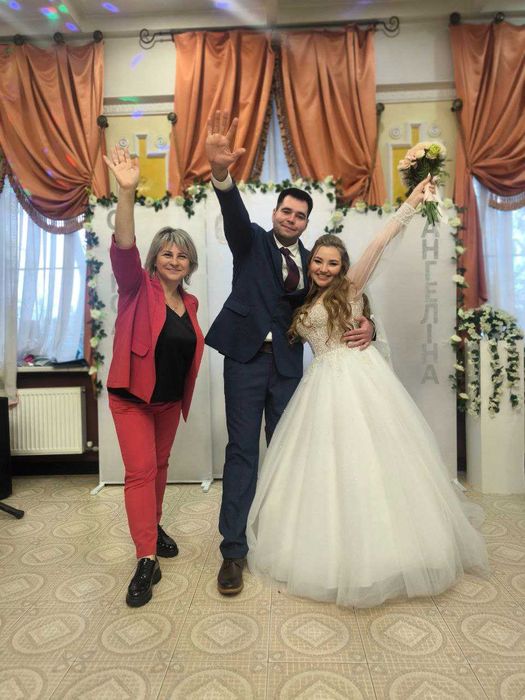 Ведуча, тамада, діджей