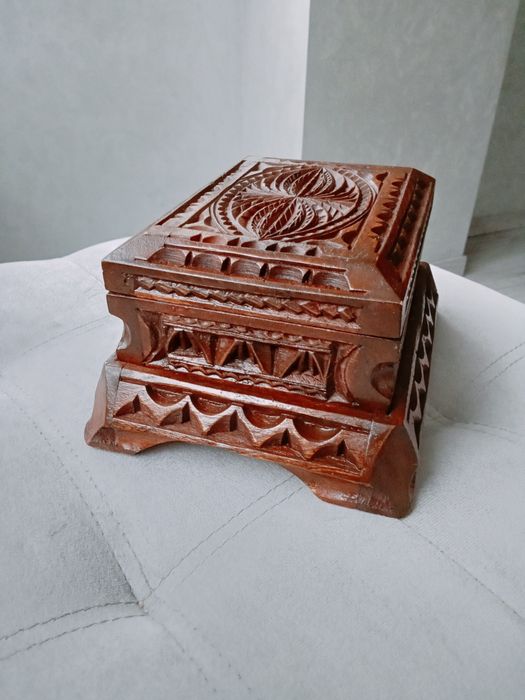 Шкатулка ручної роботи