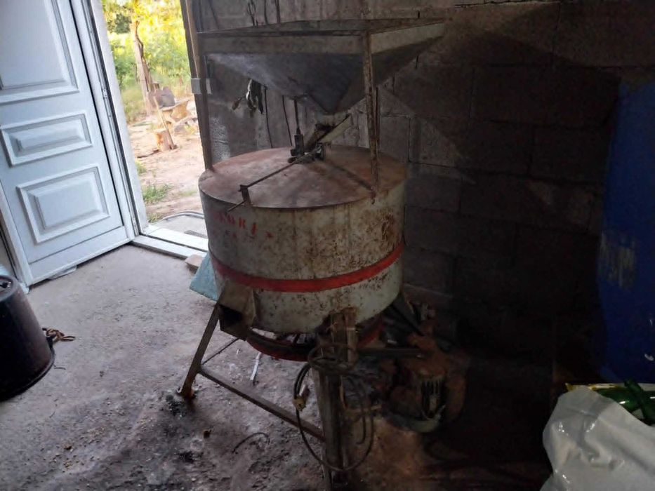 Moinho elétrico para relar milho