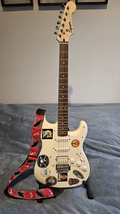 Guitarra Fender Stratocaster + Amplificador e acessórios completos