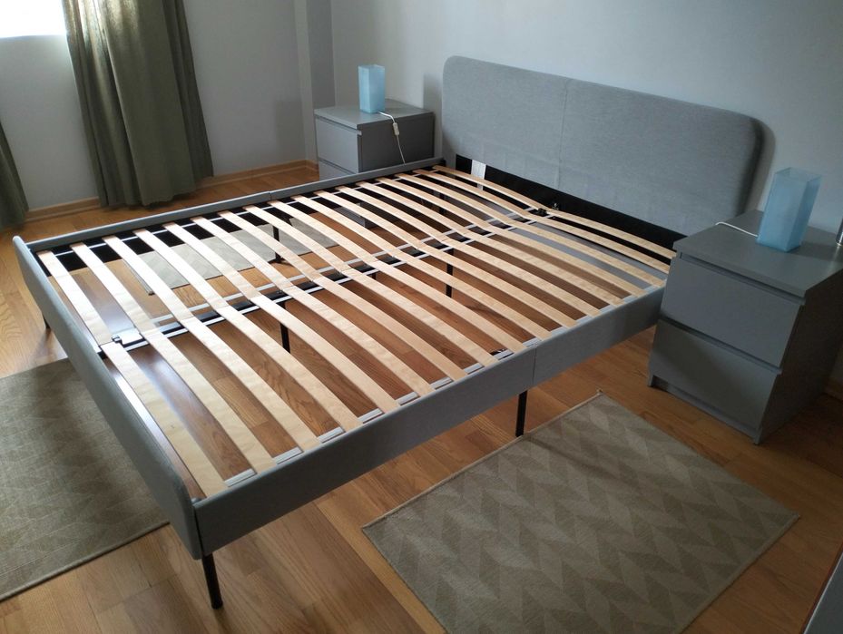 Cama de casal Ikea 160x200cm em ótimo estado, cor cinza