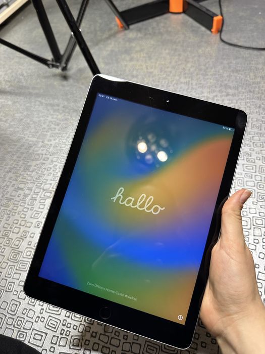 iPad 5-го поколения (2017) на 32 GB На разблокировку или запчасти