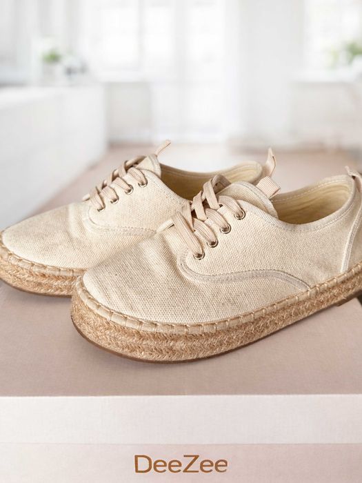 Beżowe espadryle idealne na lato