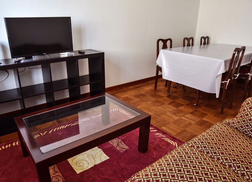 Quarto junto ao metro de Santo Ovídeo