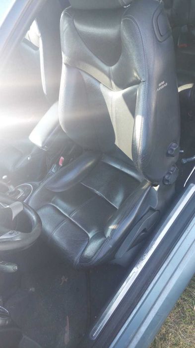 Skórzana tapicerka komplet Alfa Romeo GT bardzo ładna czarna skóra