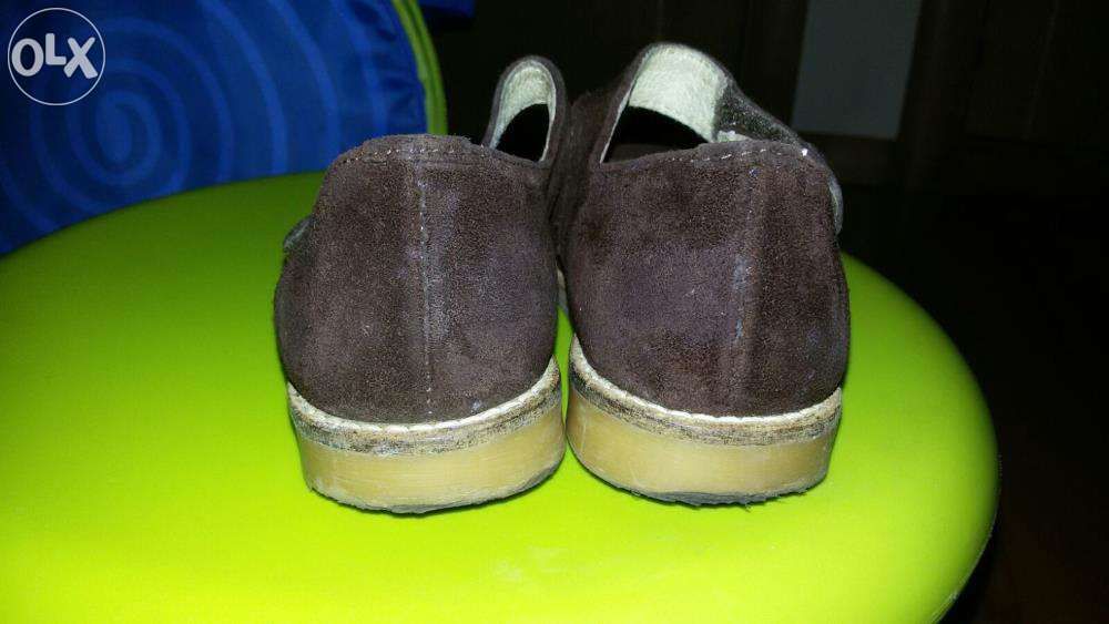 Sapatos camurça castanhos loja bairro Assunção