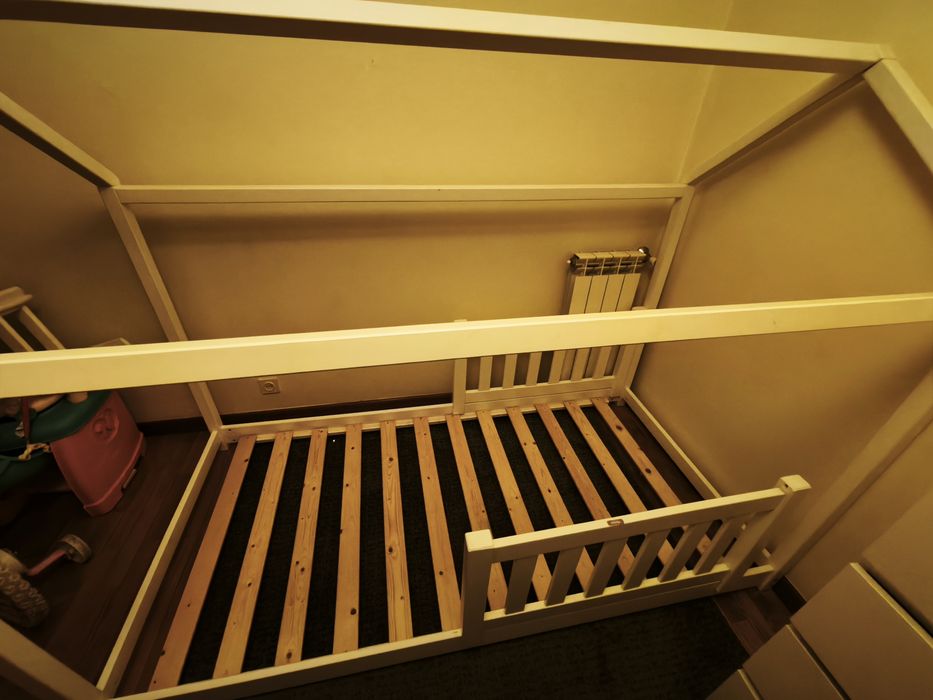 Cama criança estilo montessori com colchão