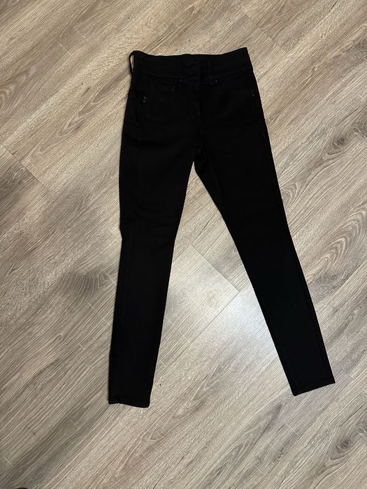 Чорні скіні