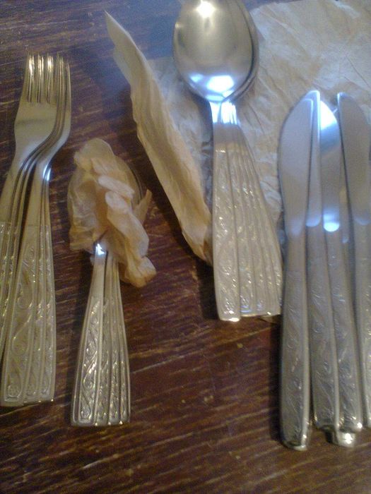 Ложки, вилки, нержавейка. Тарелки. Стаканы, Сковородка.