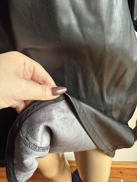 Sukienka a’la skórzana czarna h&m L