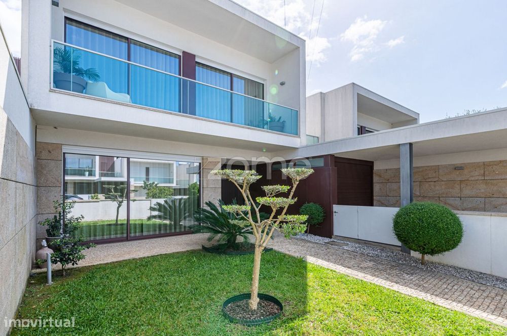 Moradia T5 em Palmeira, Braga