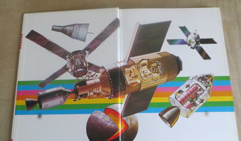 Livro Enciclopédia Juvenil ilustrada - Universo