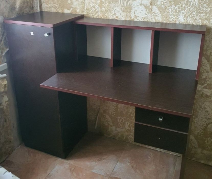 Продам письмовий стіл