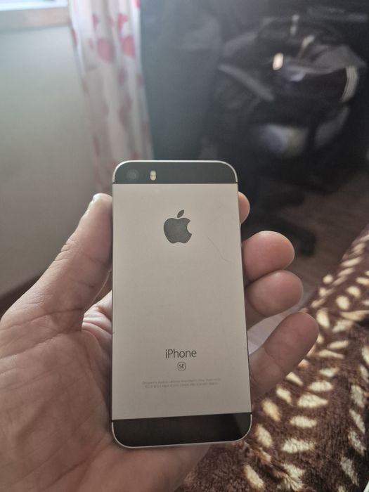 Tenho para venda este iphone SE