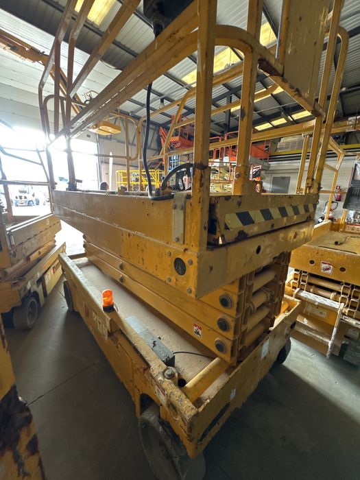 Plataforma Elevatória Tesoura Elétrica 12 mts