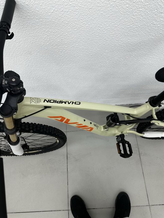 Bicicleta de montanha Downhill