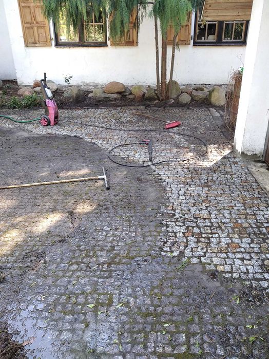 Ogrodnik sprzątanie posesji jesienne porządki czyszczenie liści ogrody